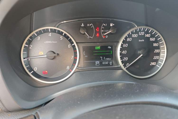 Used Nissan Sylphy 2016 1.6XV CVT Smart Enjoyment Version Odometer Close Up