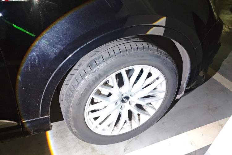 Used Audi Q7  Right Front Wheel Hub