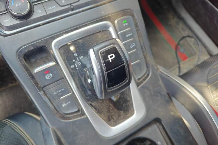 Used Geely Auto Emgrand X7 Sport 2021 Million Edition 1.8TD DCT Two-Wheel Drive Luxury Model Gear Lever