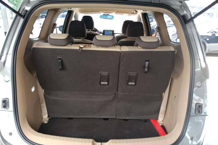 Used Baojun 730 2017 1.5T Manual Fashion Version 7 Seats China V Emission Standard
