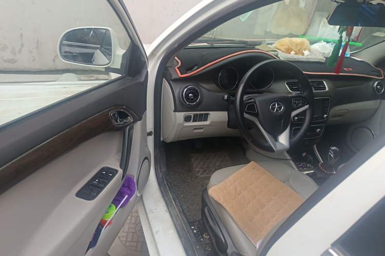 Used JAC Group Heyue 2014 1.5L Manual Luxury Version China IV Standard
