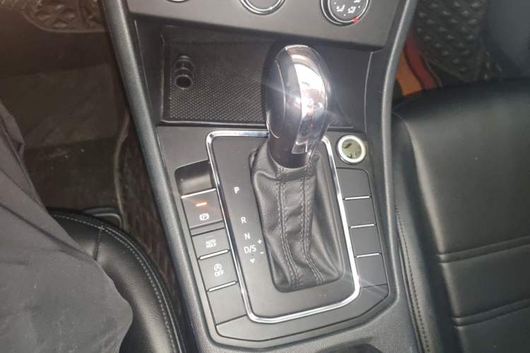 Used Volkswagen Bora 2021 1.5L Automatic Fashionable Smart Connectivity Version Gear Lever