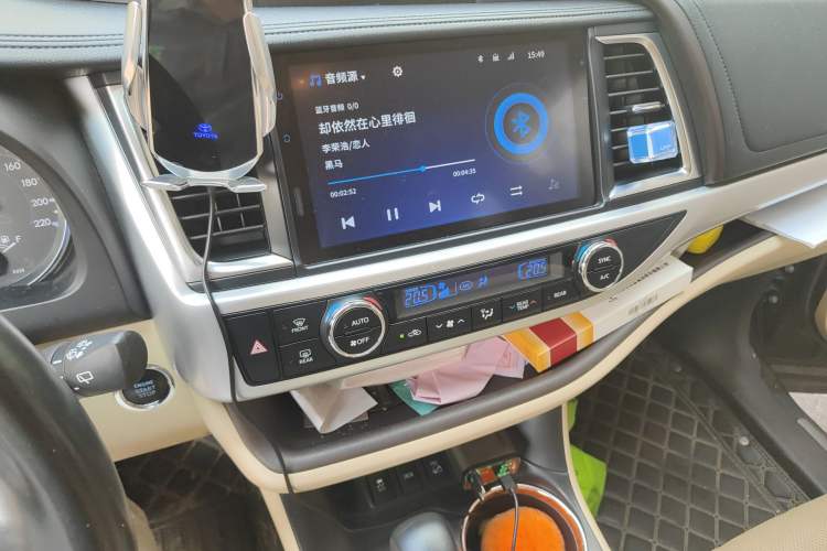 Used Toyota Highlander 2021 2.0T Four-Wheel Drive Luxury Edition 7 Seats Audio And AC Panel