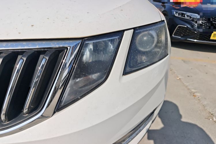 Used Skoda Octavia 2020 1.5L Automatic SmartDrive Luxury Edition Left Front Headlight