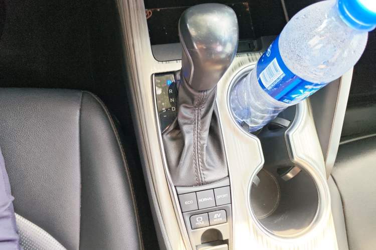 Used Toyota Camry 2019 Revised Version Dual-Engine 2.5 HG Luxury Edition Gear Lever