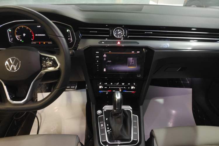 Used Volkswagen Magotan 2023 2 Million Units Limited Edition 330TSI DSG Leading Version