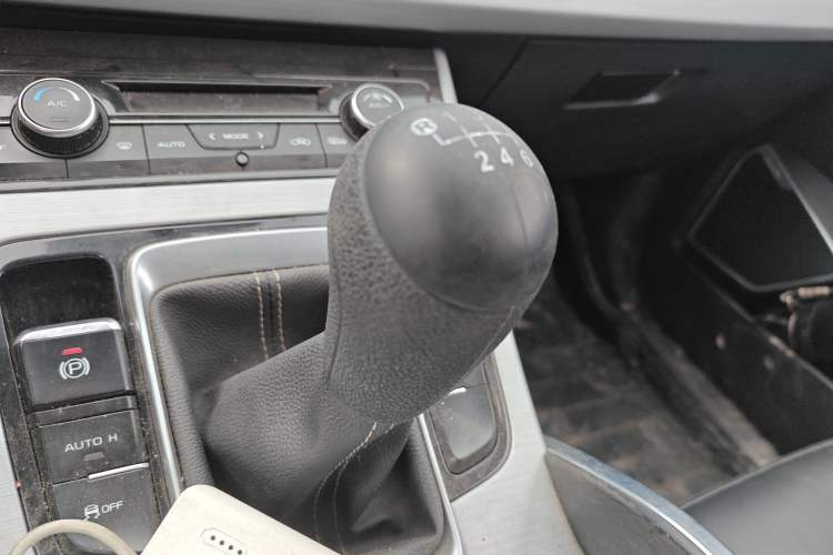 Used Geely Auto Emgrand X7 Sport 2016 2.0L Manual Smart Connect Version
