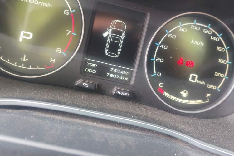 Used Geely Auto Vision X6 2016 1.3T CVT Flagship Model Odometer Close Up