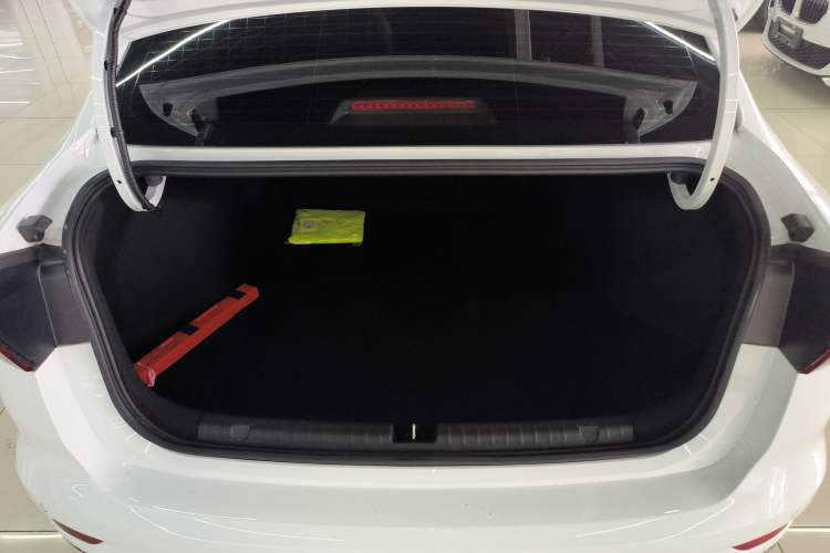 Used Geely Auto Emgrand 2025 4th Generation 1.5L CVT Luxury Version
