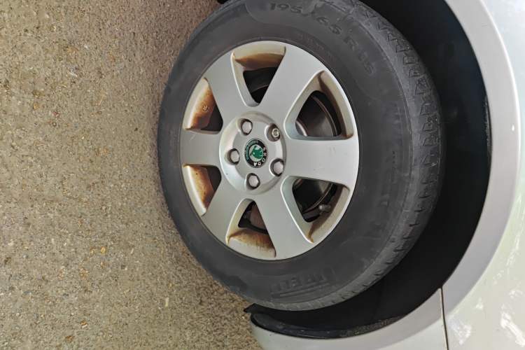 Used Skoda Octavia 2013 1.6L Manual Yijie Edition Right Front Wheel Hub