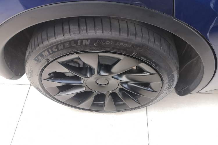 Used Tesla Model Y 2021 Long-Range All-Wheel-Drive Version
