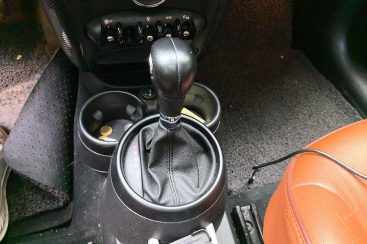 Used MINI Countryman 2013 1.6T COOPER ALL4 Fun Gear Lever