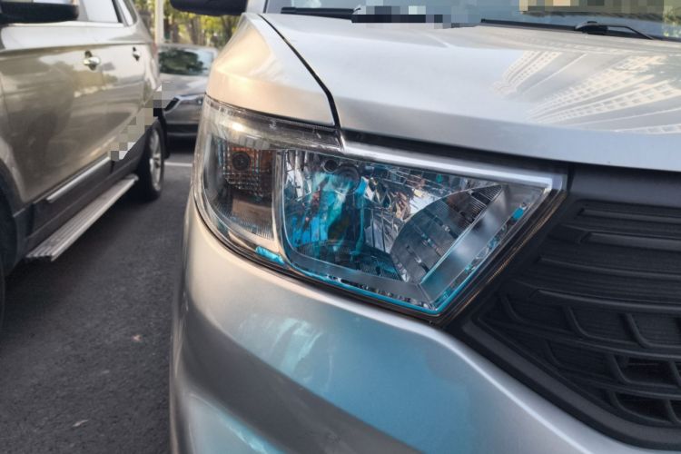 Used Wuling Hongguang V 2022 1.5L Jingqu Edition Electric-Assist LAR Right Front Headlight