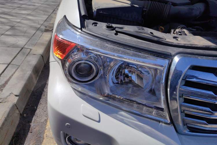 Used Toyota Land Cruiser  Right Front Headlight