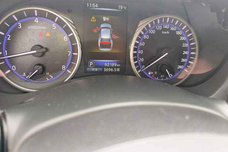 Used Infiniti Q50L 2015 2.0T Enjoyment Edition Odometer Close Up