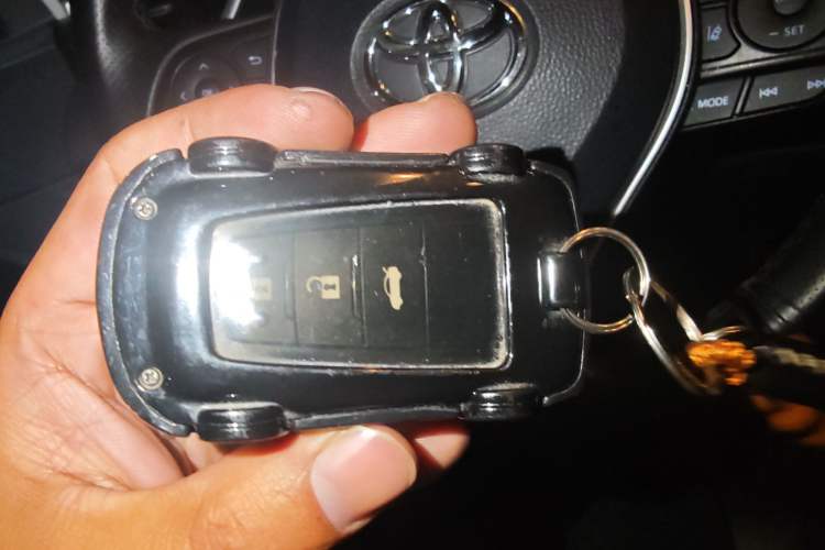 Used Toyota Levin 2019 Dual-Engine 1.8H E-CVT Sport Edition China VI Standard Vehicle Key