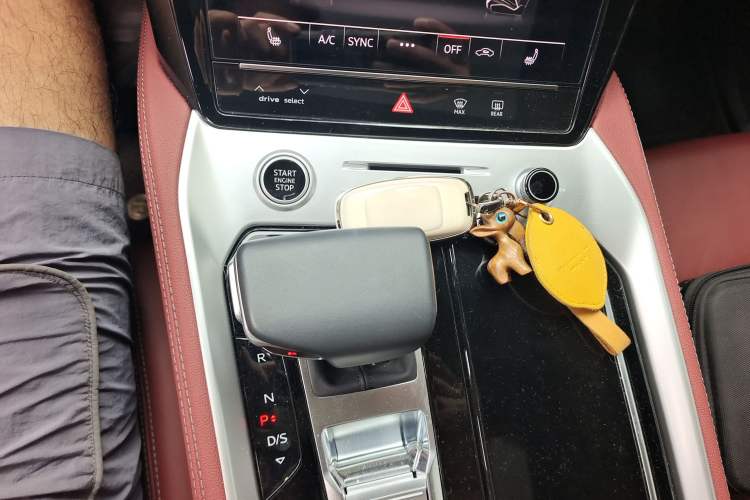 Used Audi Q6 2024 40 TFSI quattro Guanyun Edition Flying Rider Package 6-seater Gear Lever