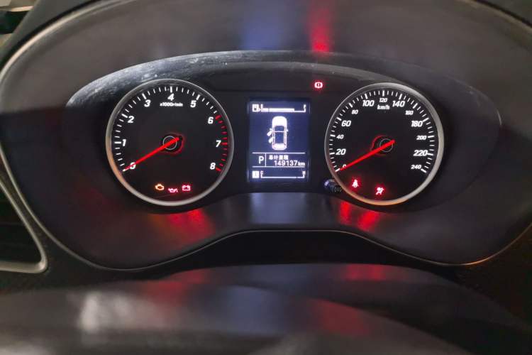 Used Baojun 730 2019 1.5T CVT Fashion Model 7 Seats China VI Emission Standard Odometer Close Up