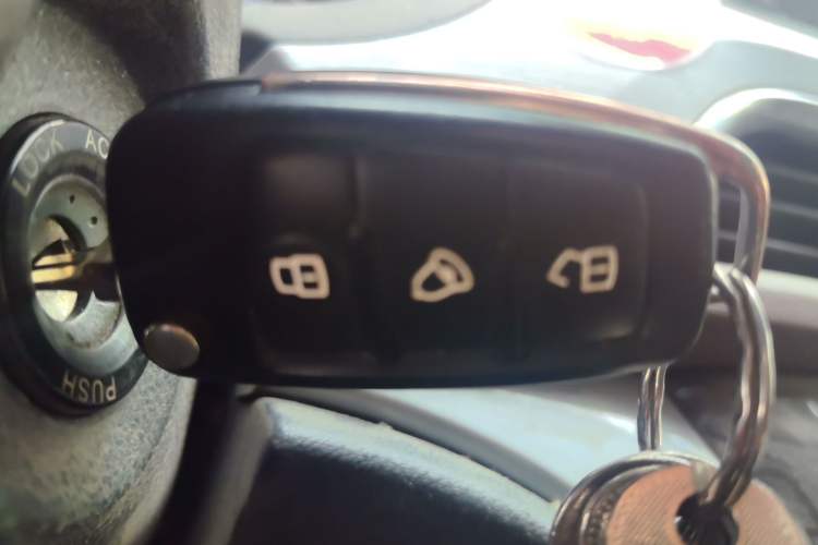 Used JAC Refine M3 2022 1.8L 7-seat Standard Edition