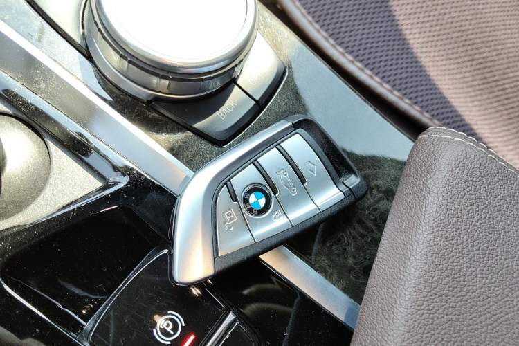 Used BMW 5 Series 2022 Restyled 525Li M Sport Package Vehicle Key