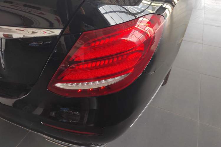 Used Mercedes-Benz E-Class 2018 Facelift E 200 L Exterior 3