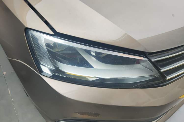 Used Volkswagen Sagitar 2015 1.6L Automatic Comfort Model Right Front Headlight