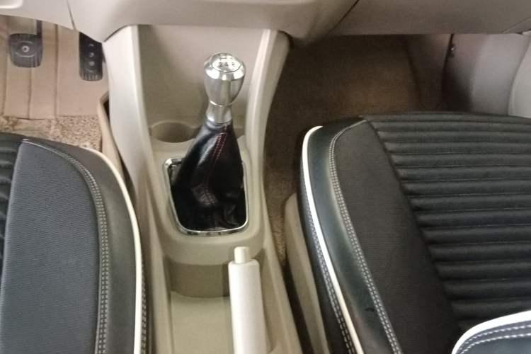 Used Dongfeng Aeolus A60 2014 1.6L Manual Luxury Model
