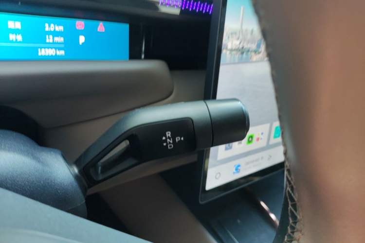 Used Lynk & Co Z10 2025 95 kWh 766 km Range Rear-Wheel Drive Max Gear Lever