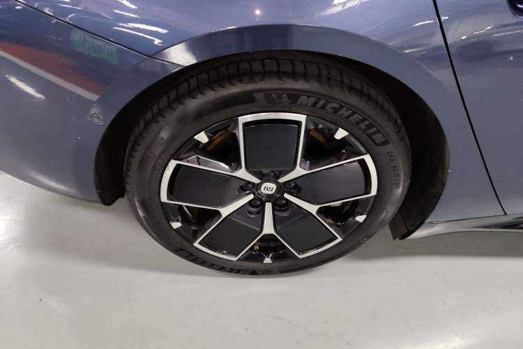 Used Xiaomi Auto SU7 2024 Rear-Drive Standard Founder Edition
