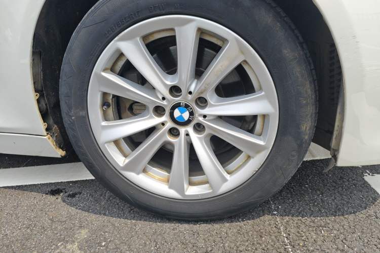 Used BMW 5 Series 2014 520Li Elegant Model Right Front Wheel Hub