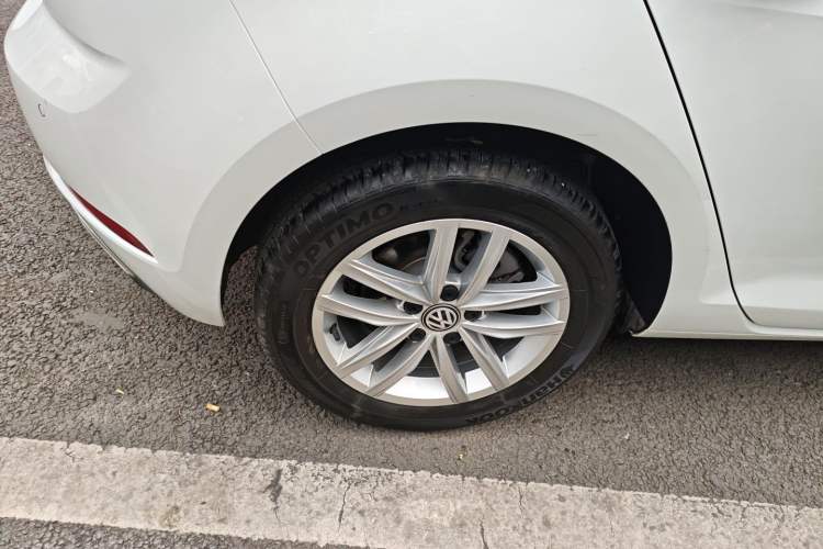 Used Volkswagen Golf 2019 200TSI DSG Comfort & Ambition Edition China VI Standard Right Rear Wheel Hub