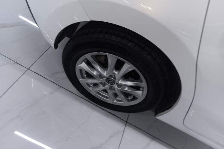 Used Mazda Mazda 3 Axela 2016 Hatchback 1.5L Automatic Luxury Model
