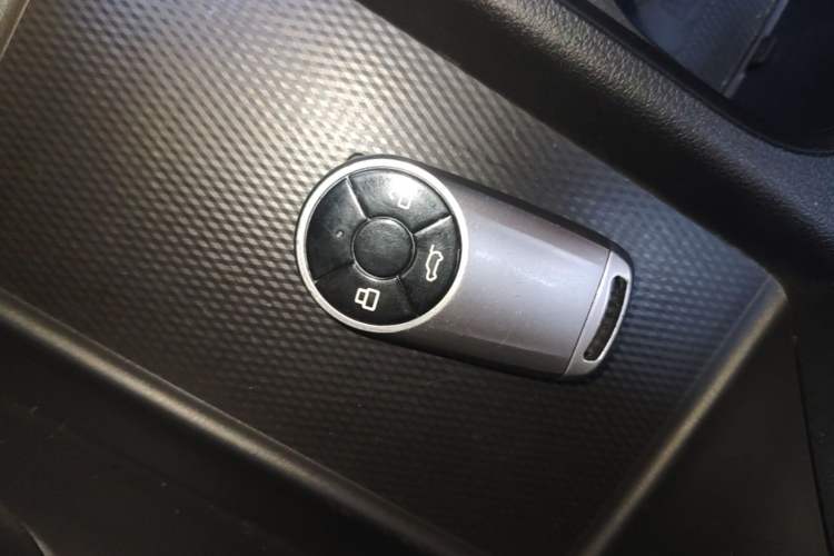 Used ORA Good Cat 2022 400km Standard Range Luxury Version Ternary Lithium Vehicle Key