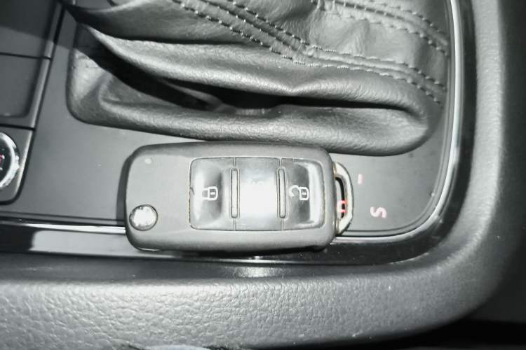 Used Volkswagen Sagitar 2018 1.6L Automatic Comfort Model Vehicle Key