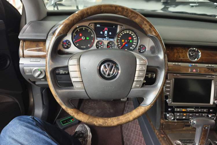 Used Volkswagen Phaeton 2012 3.6L Deluxe Custom Edition
