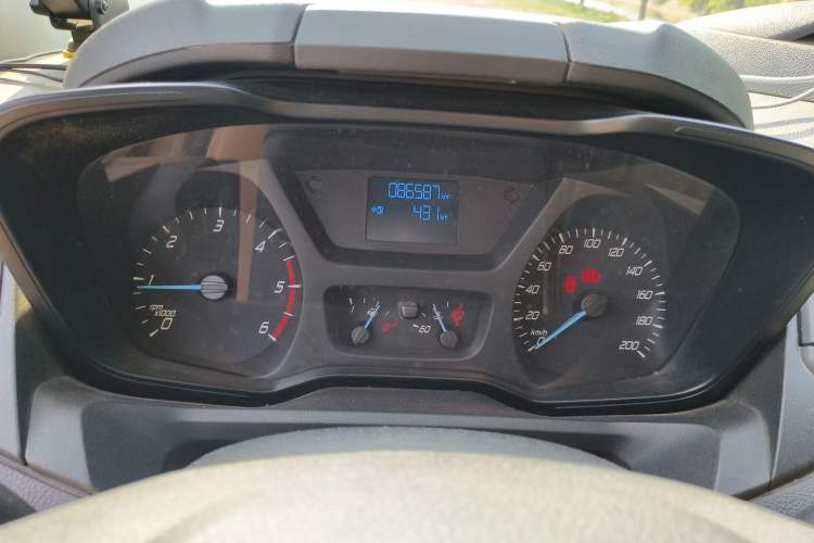 Used Ford Transit 2017 2.0T Diesel Multi-Purpose Commercial Vehicle Short Wheelbase Low Roof China V Standard