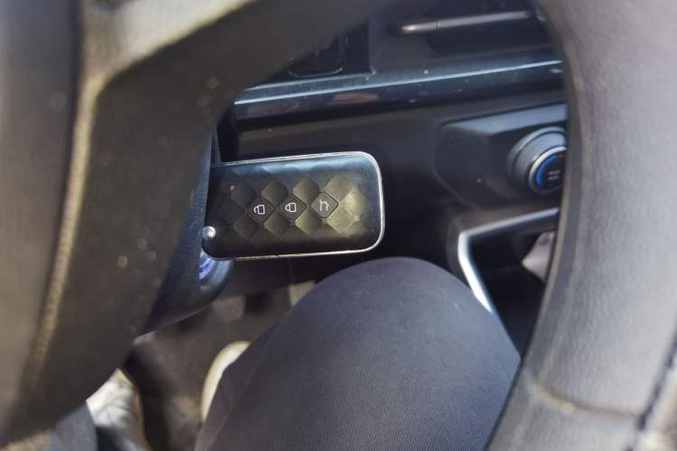 Used Wuling Alvez 2022 1.5L Manual Free-Style Model Vehicle Key