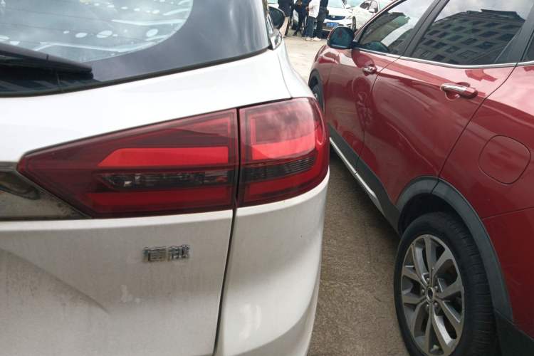 Used Geely Auto Emgrand X7 Sport 2020 1.8TD DCT Two-Wheel Drive Smart Connect 4G-Enabled Version Right Rear Taillight