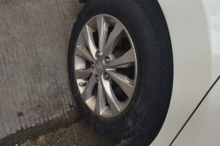 Used Hyundai Elantra (5th Generation / Langdong) 2016 1.6L Automatic Prestige Model Right Rear Wheel Hub