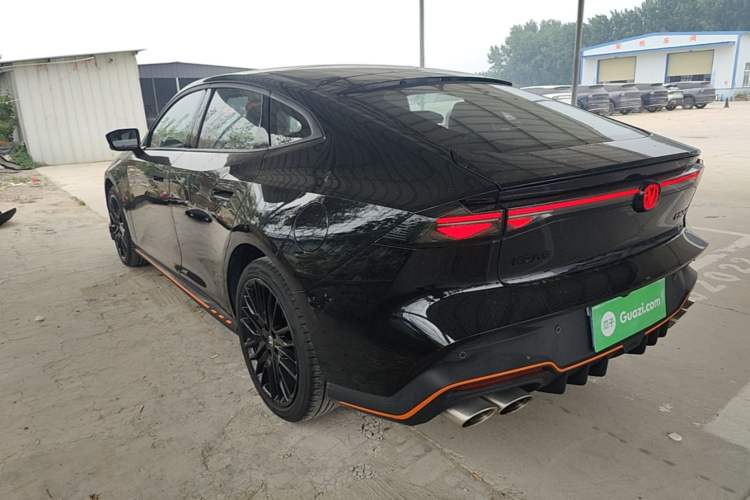 Used CHANGAN UNI-V 2025 Model Third-Generation 2.0T Dynamic Edition
