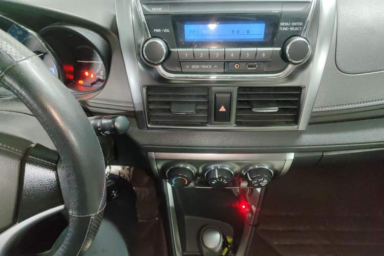 Used Toyota YARiS L Zhi Xuan 2015 1.5E Automatic Charm Edition
