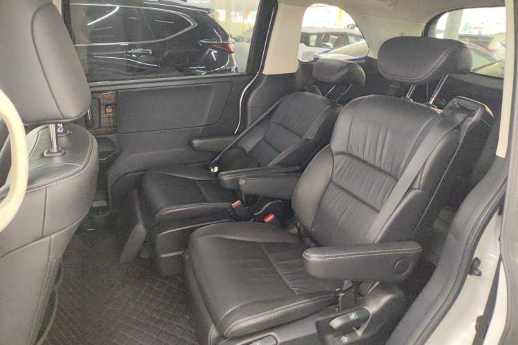 Used Honda Elysion 2016 2.4L Style Edition
