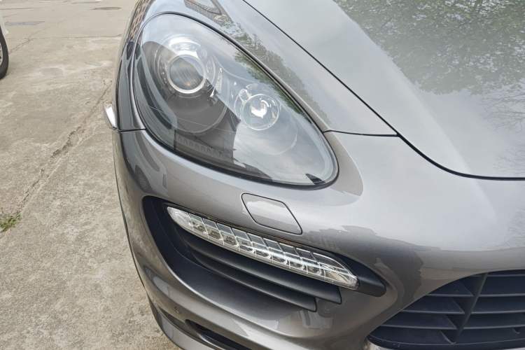Used Porsche Cayenne 2012 Cayenne GTS 4.8L Right Front Headlight