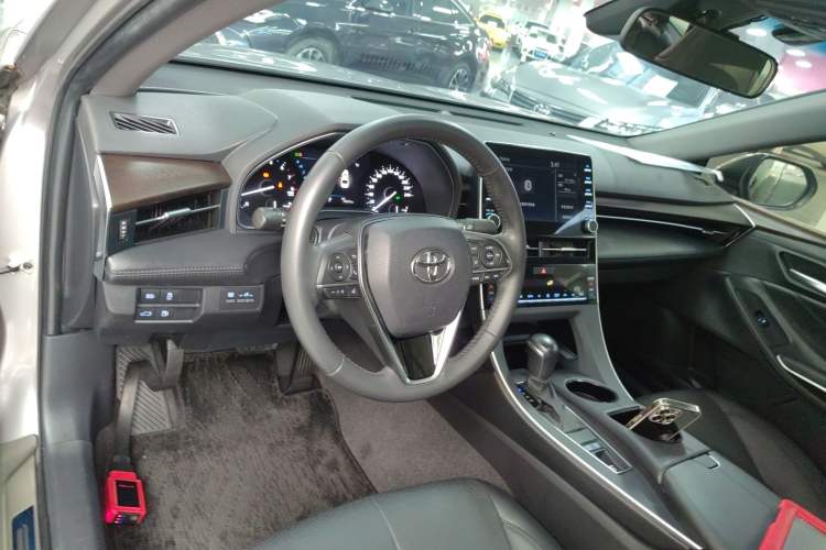 Used Toyota Avalon 2019 2.0L Luxury Edition China VI Standard Center Console