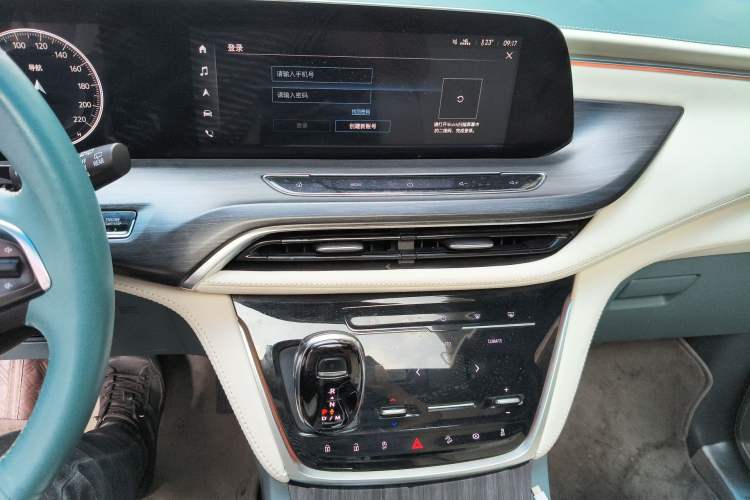 Used Buick GL8 2022 ES Landtrek 653T Comfort Edition Audio And AC Panel