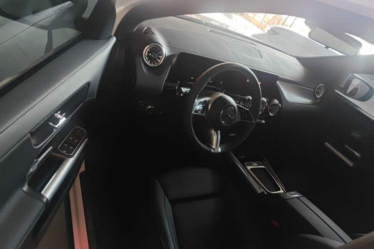 Used Mercedes-Benz GLA 2025 GLA 220
