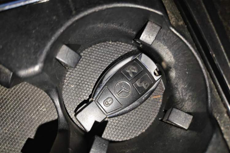 Used Mercedes-Benz E-Class 2010 E 300 L Fashion Model