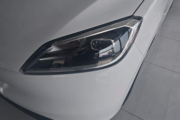 Used Wuling Hongguang New Energy 2024 All-Electric Model 300KM Standard Version Left Front Headlight