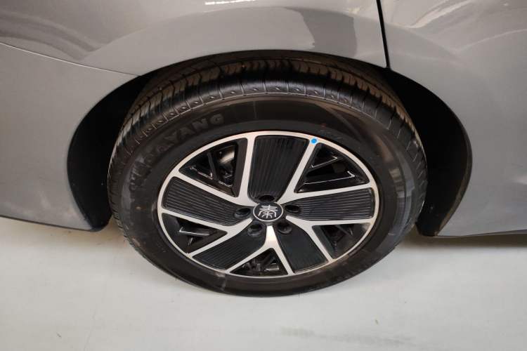 Used BYD Qin L 2025 DM-i Smart Drive 120KM Superior Model Exterior 5