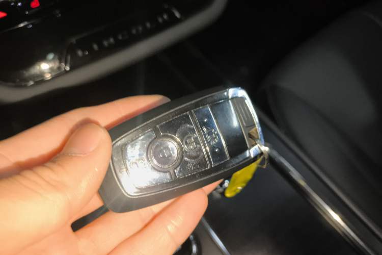 Used Lincoln Corsair 2022 2.0T Two-Wheel Drive Deluxe Edition Vehicle Key